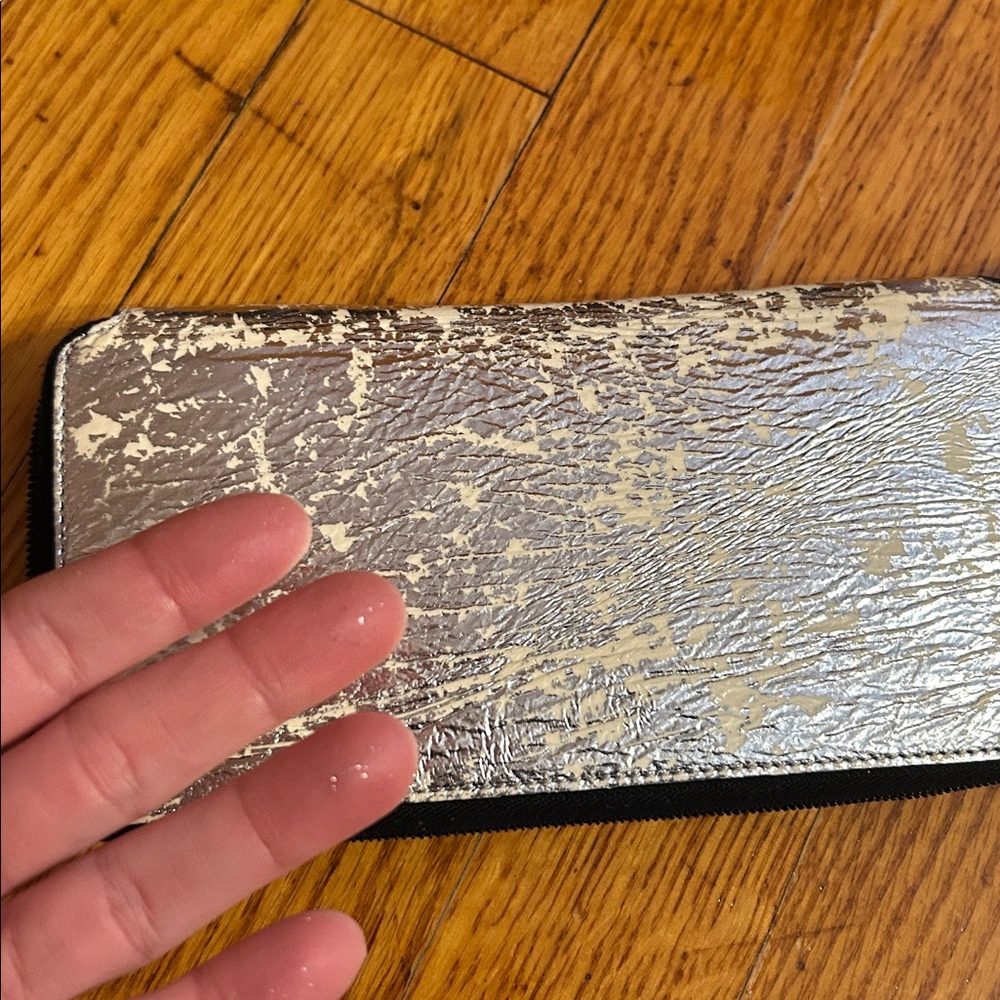 Rag & Bone Distressed silver zip around leather Wallet - Picture 8 of 11